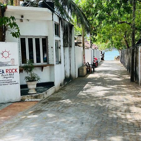 Sea Rock Beach Hotel Arugam Bay Bagian luar foto
