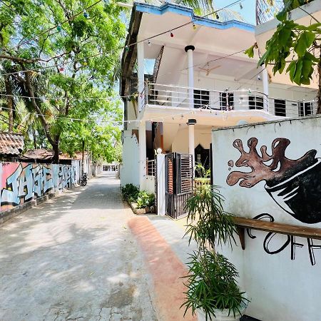 Sea Rock Beach Hotel Arugam Bay Bagian luar foto