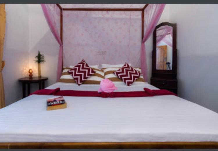 Sea Rock Beach Hotel Arugam Bay Bagian luar foto
