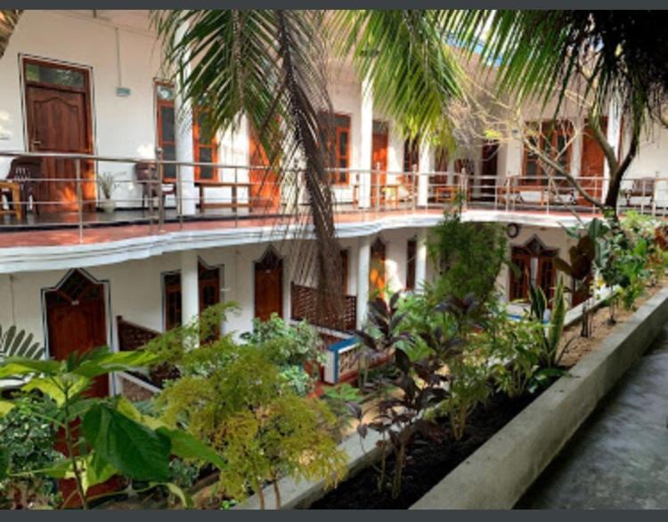 Sea Rock Beach Hotel Arugam Bay Bagian luar foto