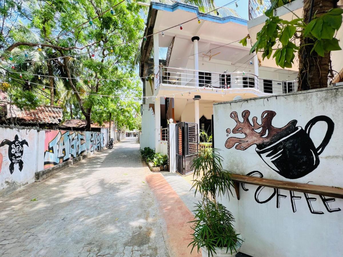 Sea Rock Beach Hotel Arugam Bay Bagian luar foto