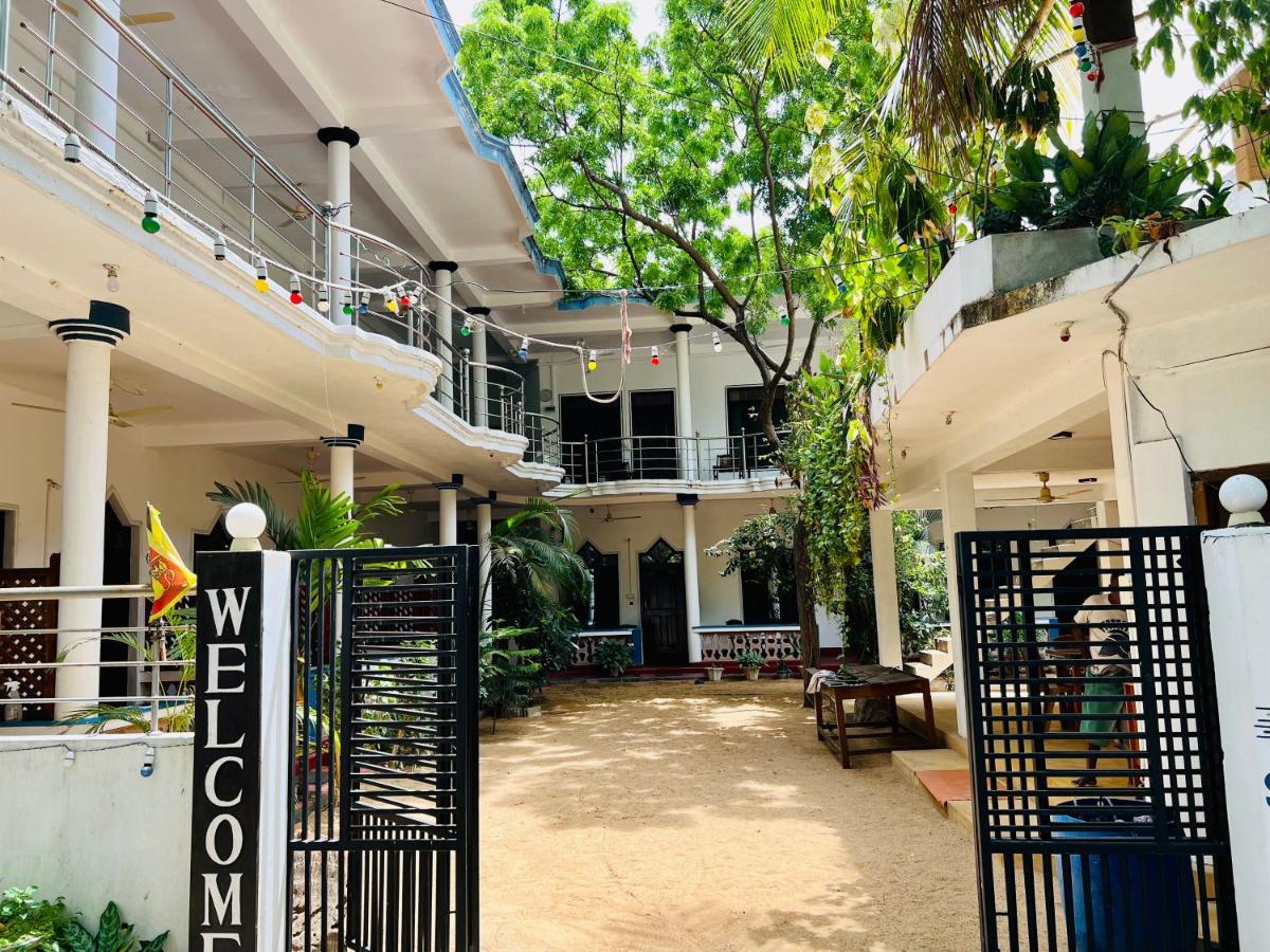 Sea Rock Beach Hotel Arugam Bay Bagian luar foto