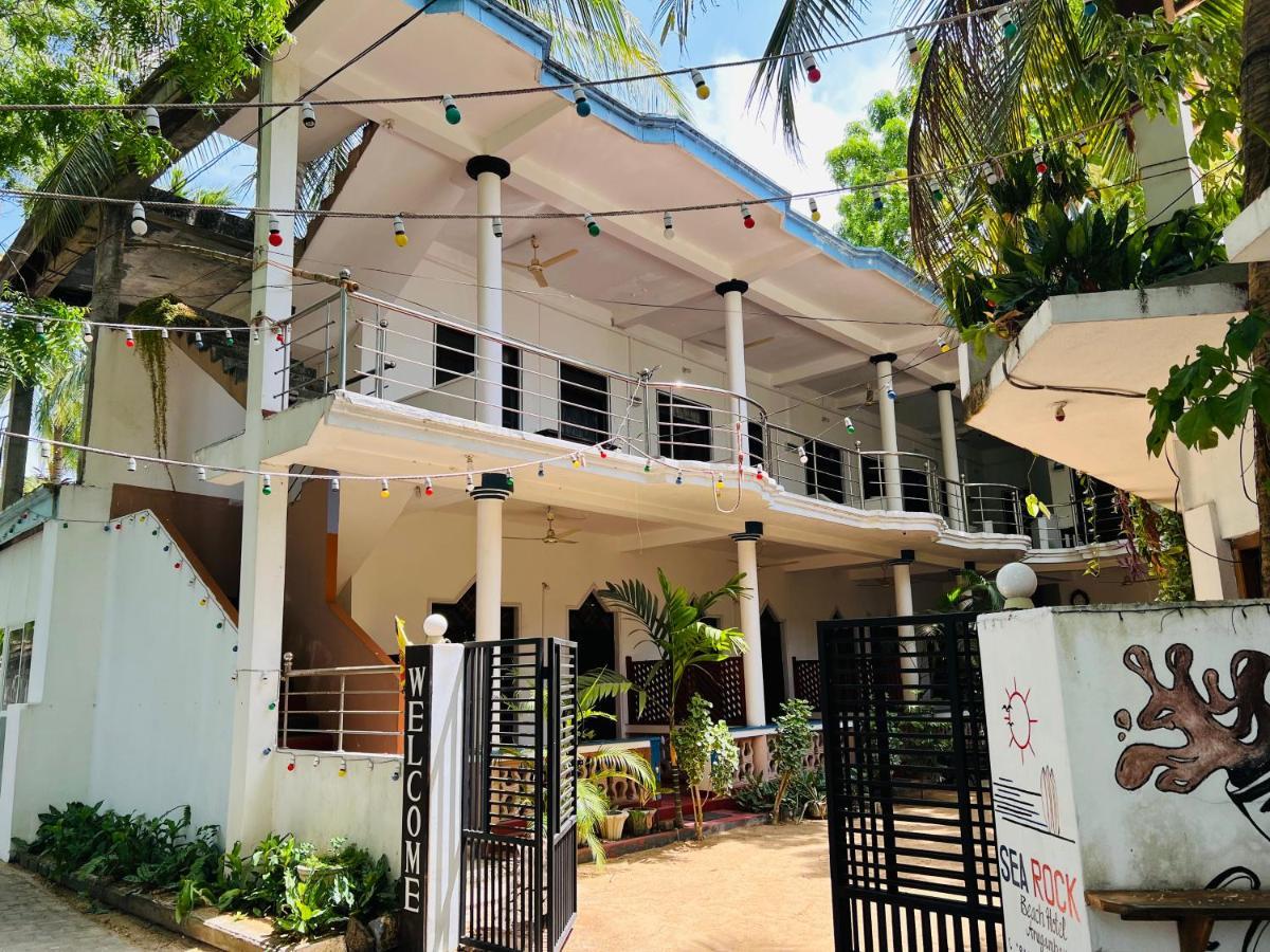 Sea Rock Beach Hotel Arugam Bay Bagian luar foto