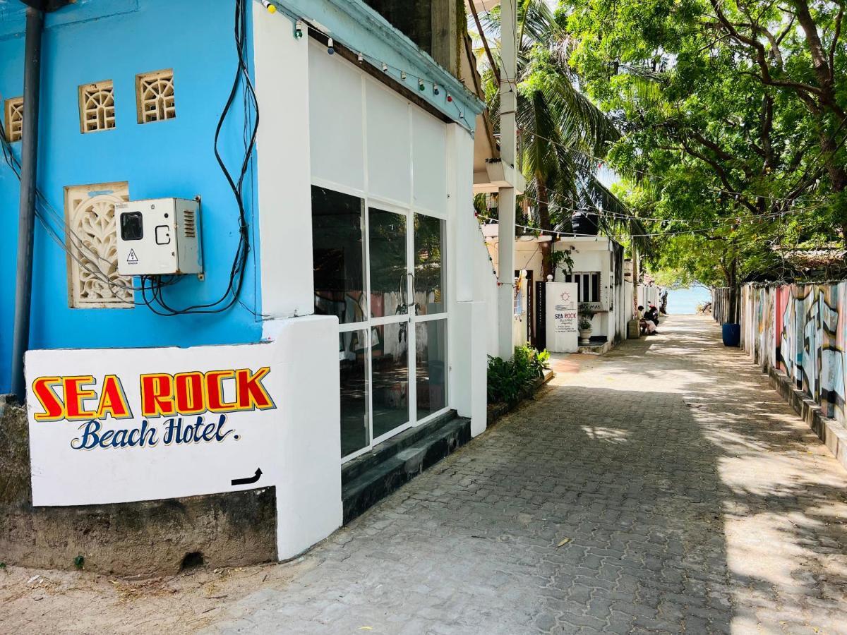 Sea Rock Beach Hotel Arugam Bay Bagian luar foto